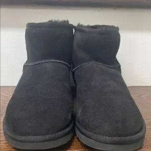 UGG | Shoes | Ugg Black Ankle Boots With Plush Lining | Poshmark display picture 3